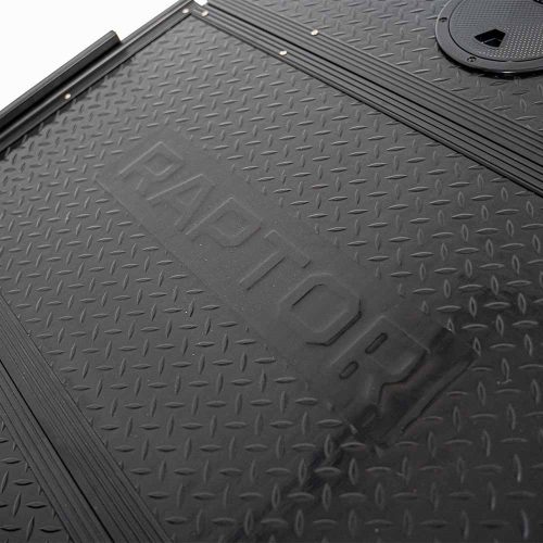 Detailweergave van de composiet vloer met zichtbare aluminium toplaag