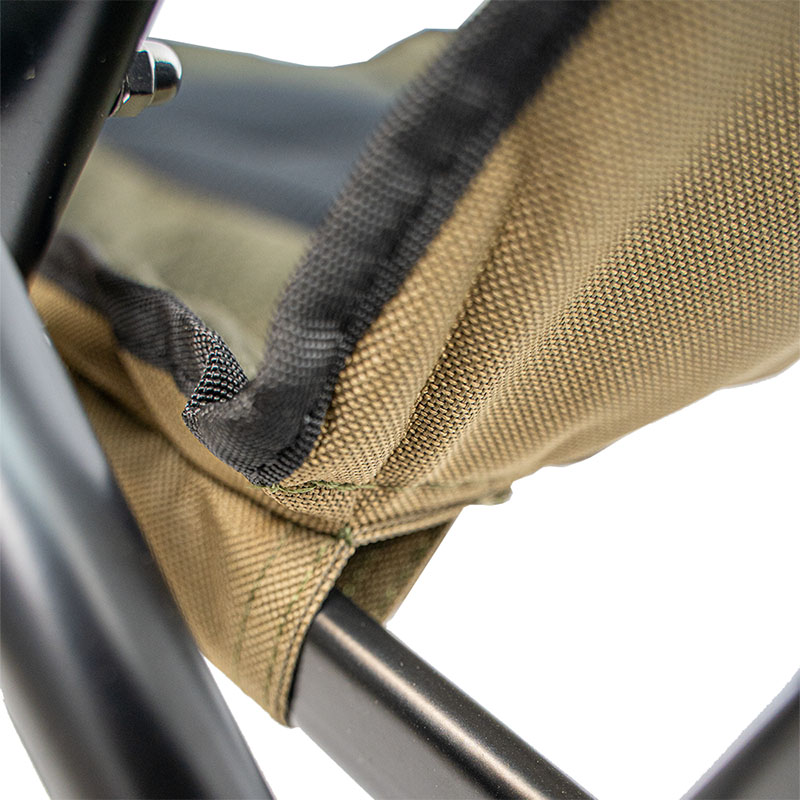 RCG FoldX Chair inklapbare stoel met zwarte mesh-zitting en verstelbare poten detail foto frame verwerkt in stof