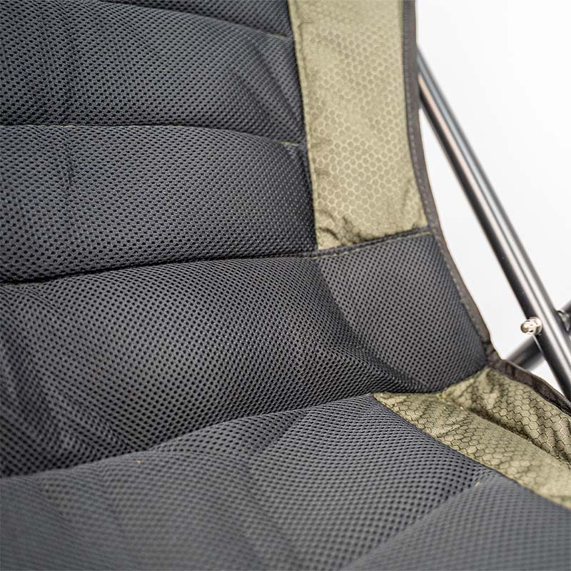RCG FoldX Chair inklapbare stoel met zwarte mesh-zitting en verstelbare poten detail foto mesh stof zitting
