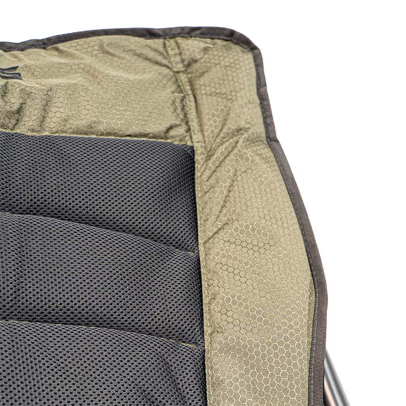 RCG FoldX Chair inklapbare stoel met zwarte mesh-zitting en verstelbare poten detail foto afwerking stof