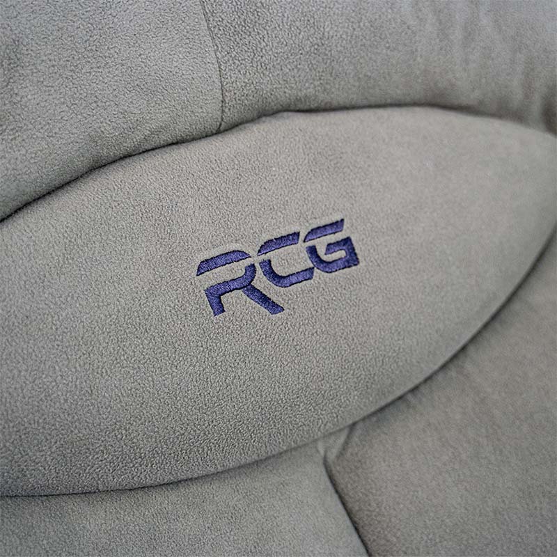 RCG Orbit Chair – comfortabele moon chair met microfleece en verstelbare poten detail foto logo rcg